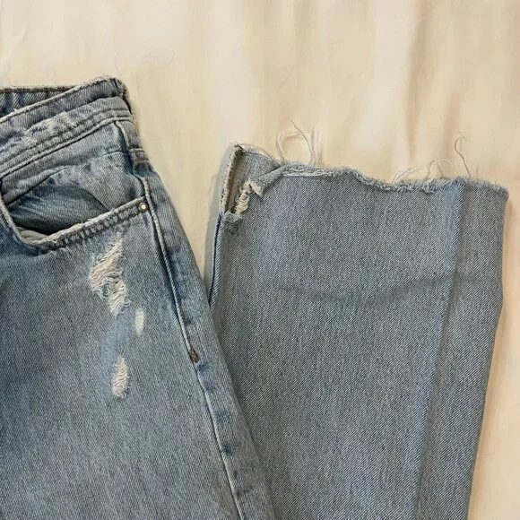 Zara Hi-Rise Cropped Wide Leg Fringe Cuff Light Wash Denim Jeans | Size 4 - Picture 2 of 10